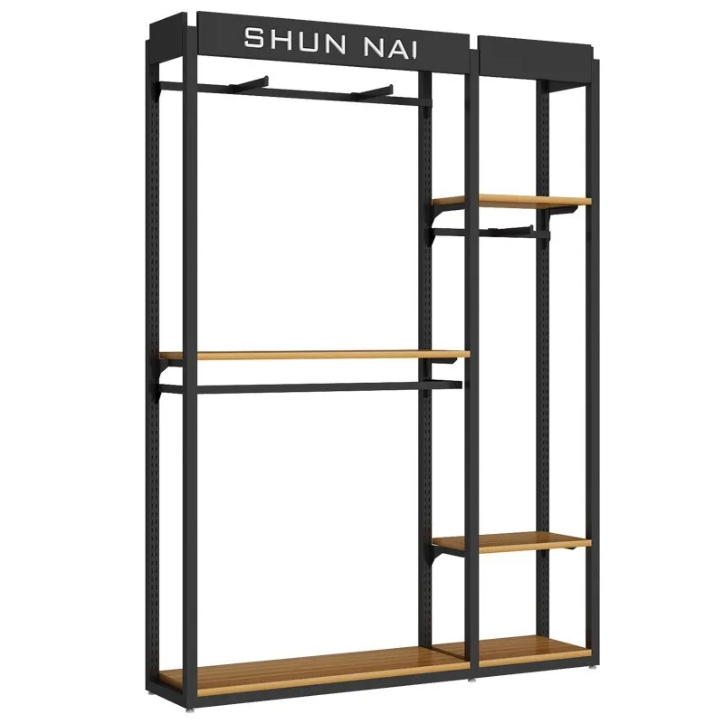 Interior Design Retail - Exhibidores de Ropa de Madera Personalizados