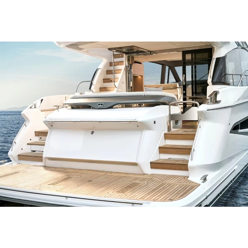 Yate a Motor de Lujo Personali - Interior Design Deck reseña y precio